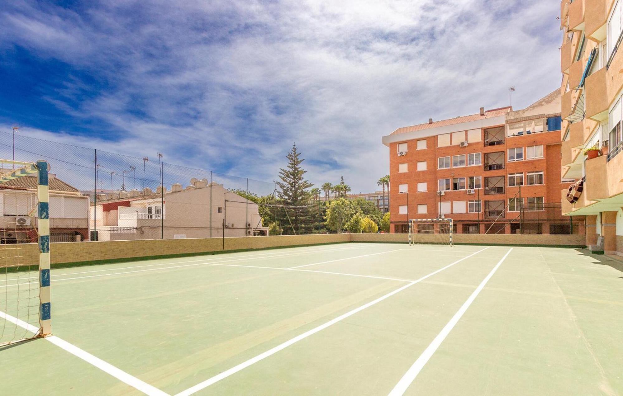 Nice Apartment In Torrevieja With Kitchen Buitenkant foto