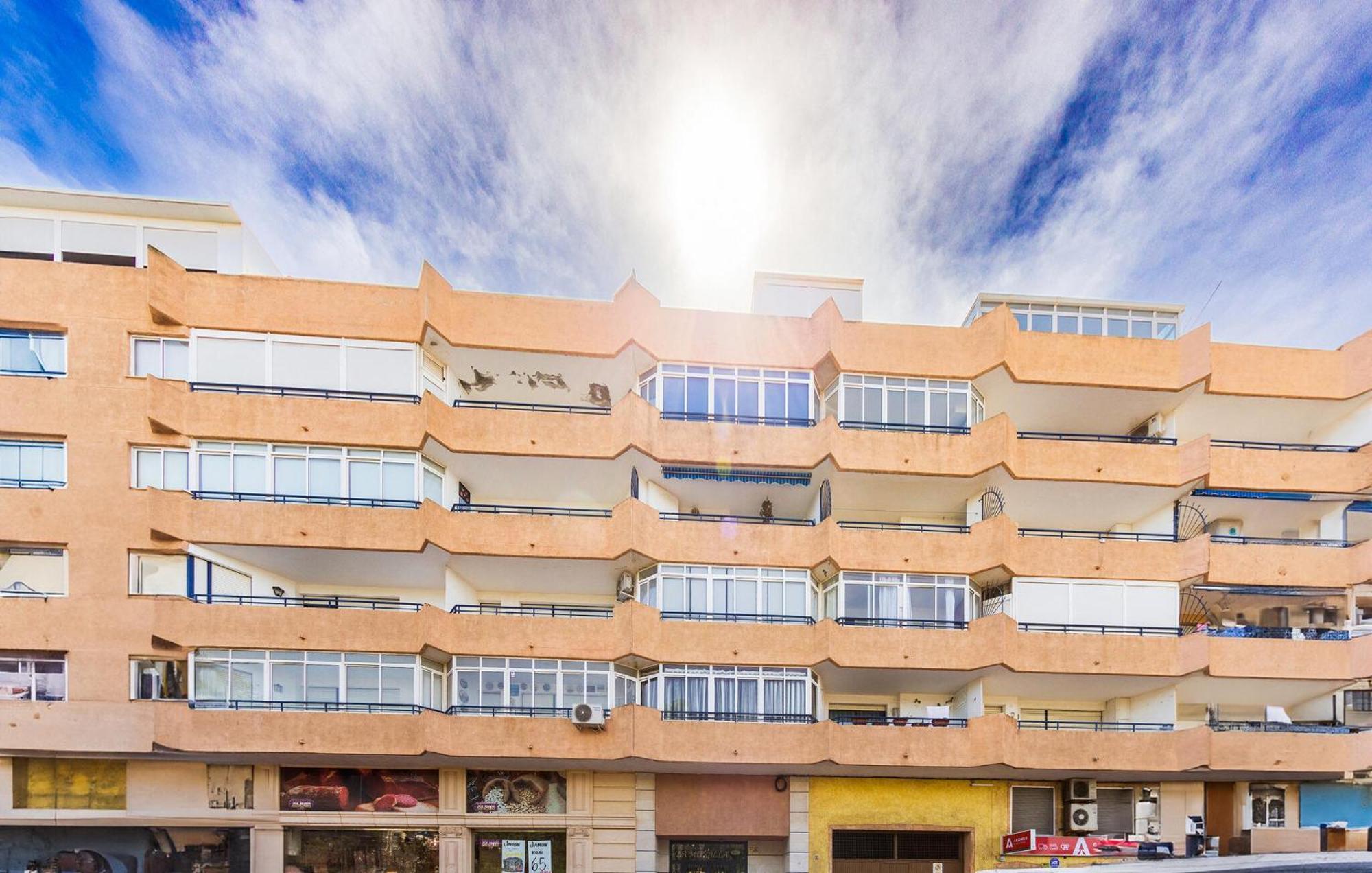 Nice Apartment In Torrevieja With Kitchen Buitenkant foto