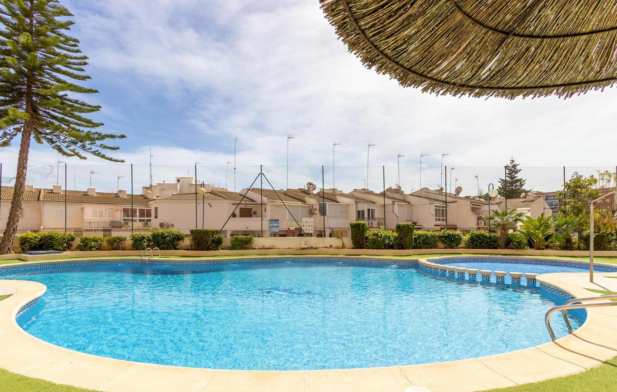 Nice Apartment In Torrevieja With Kitchen Buitenkant foto