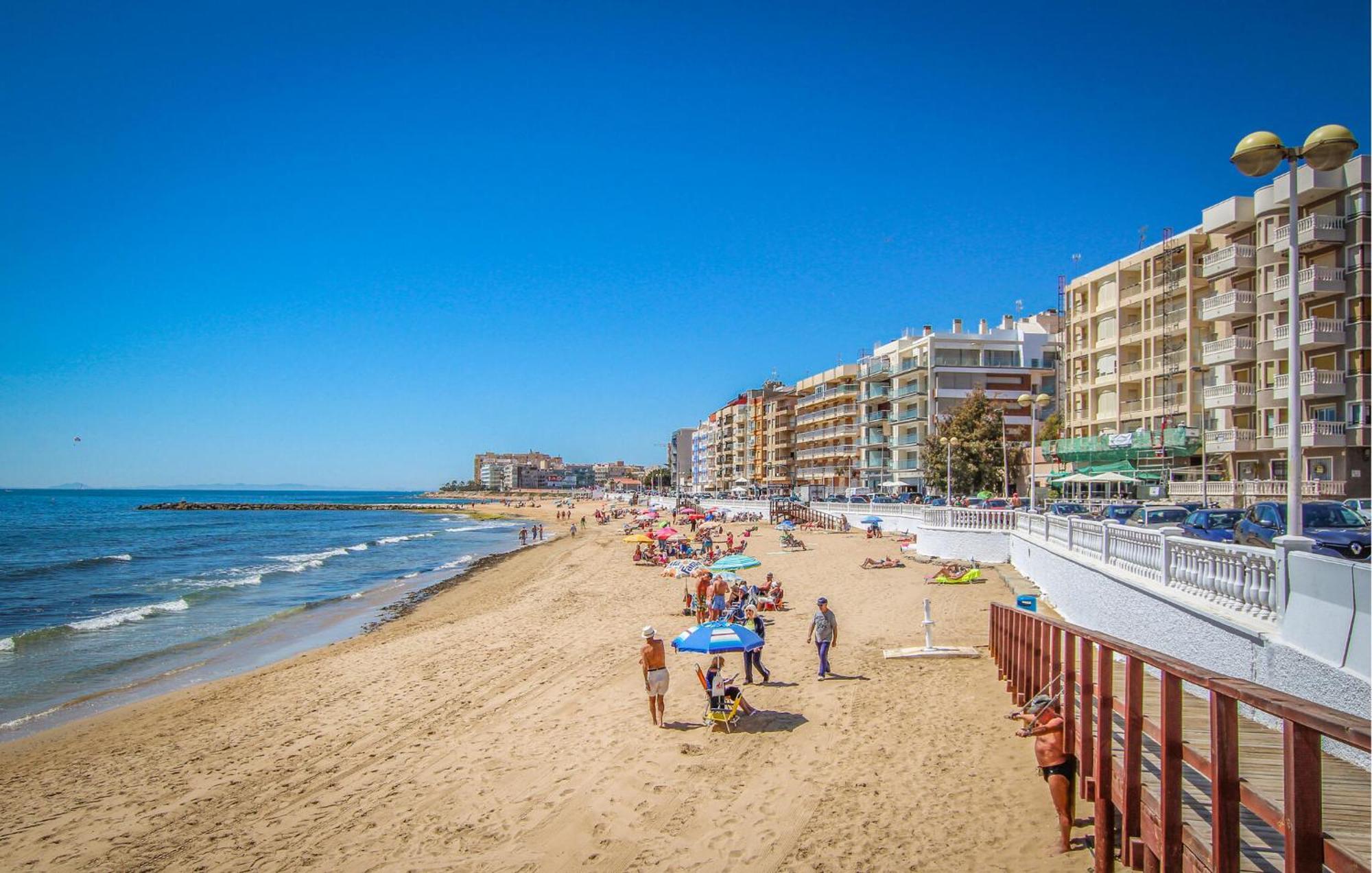Nice Apartment In Torrevieja With Kitchen Buitenkant foto