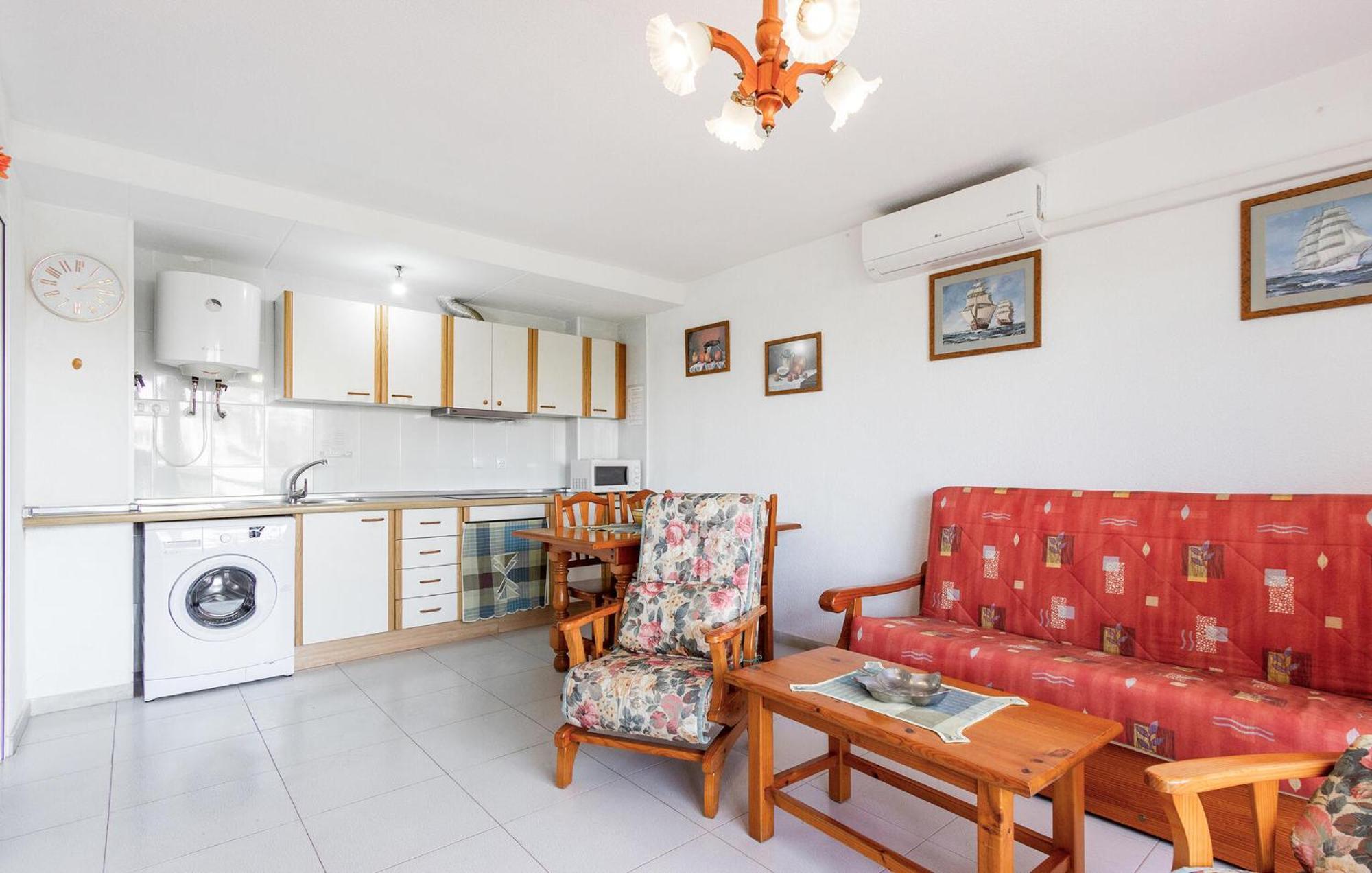 Nice Apartment In Torrevieja With Kitchen Buitenkant foto