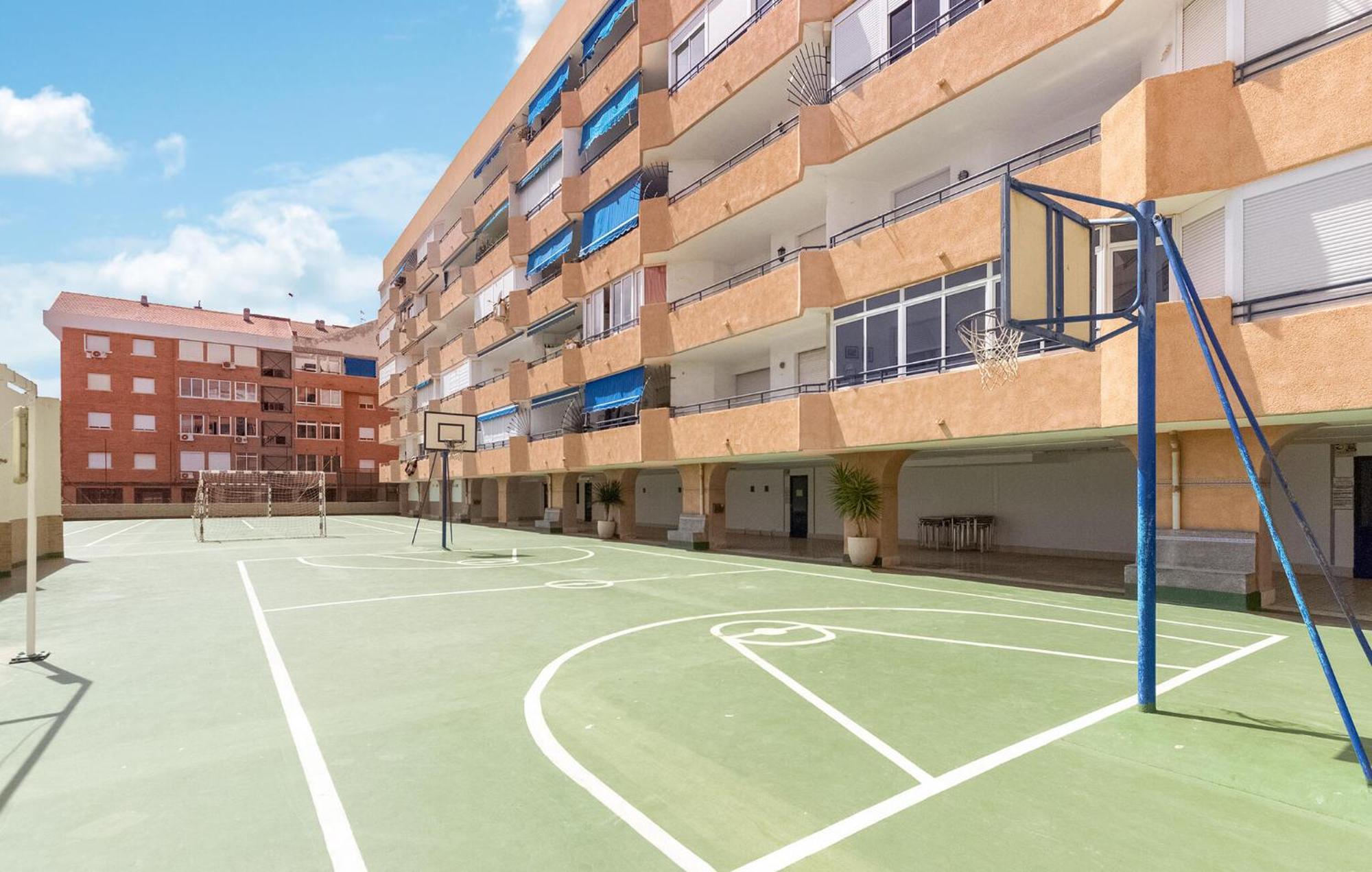 Nice Apartment In Torrevieja With Kitchen Buitenkant foto